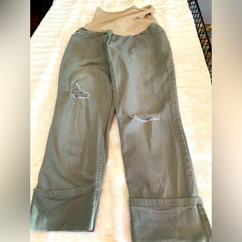 Maternity cropped jeans  size M. Great for summer